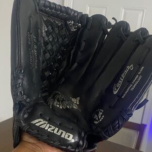 Mizuno Black Fastpitch Softball Glove
